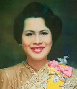 ​诗丽吉王后：得知情人去世，逼儿子为其跪拜，被国王送去“刮宫”