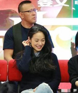 ​姜文一家四口吃日料，长子姜太郎高大帅气，次子姜次郎也比周韵高