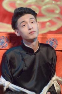 ​秦霄贤涉出轨事件曝光，女方发声要求道歉，男方开设潮牌店继续盈利