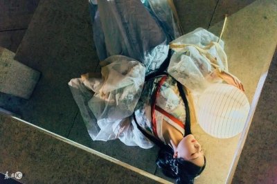 ​小说：哑妻深夜遭陌生男子袭击，总裁现身解救，却仍不忘嘲讽她