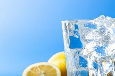 ​医生提醒：饮用碳酸水的利弊有哪些？了解它对身体的真正影响