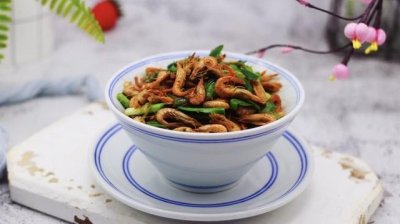 ​春季的桃花虾怎么吃？爆炒韭菜是绝味，连壳都酥脆