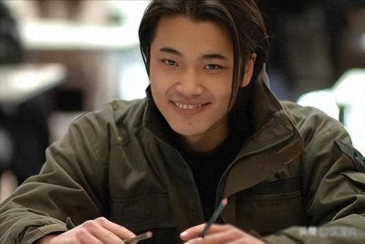 ​央视主播儿子薛皓文：因身材好被误解，参演过30多部影视剧！