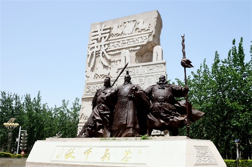 保定街拍，品赏保定府朝阳北大街保百购物广场及附近的城市雕塑