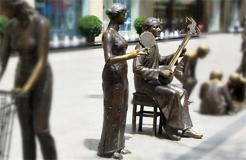 保定街拍，品赏保定府朝阳北大街保百购物广场及附近的城市雕塑