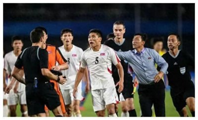 朝鲜男足遭日本逆转,全队围堵主裁判抱怨不公!