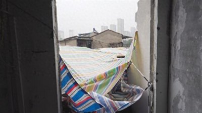 《江汉风》暖冬行动 | 居民家中起火波及隔壁 街道商会送温暖