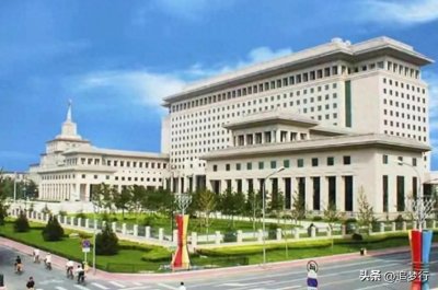 王忠心:两次退伍被召回,晋升为“比将军还少”的一级军士长