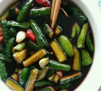 怎么腌黄瓜又脆又绿又不坏,黄瓜怎么腌制又脆又绿又好吃