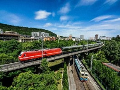 南昌至广州T171次列车:奔驰在京广线,历时11小时一路风景美如画