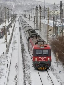 大连至上海T131次列车,开行73年来,矢志不渝、砥砺前行为人民