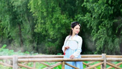 小说:她是女扮男装的太子,摄政王提出要陪她身边,她心虚得想哭