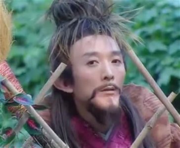 还记得14年前欢天喜地七仙女中的扫把星吗?形象大毁,今逆袭男神