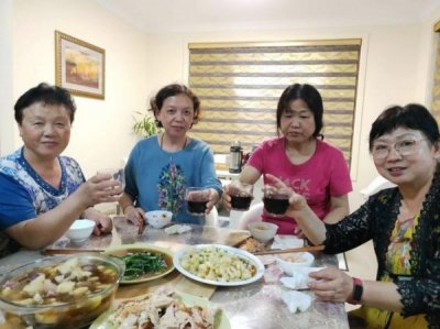 四姐妹红酒品评会图片