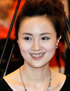 朱媛媛去世8个月后,辛柏青现身央视春晚彩排,状态逐渐回归