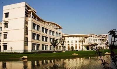 上海海关学院——_致知、力行、慎独、忠诚_