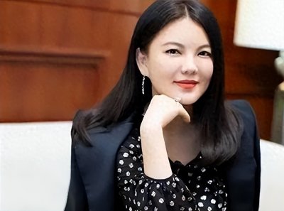 李湘风波再发酵!家境被扒底朝天,父母身份曝光,原来何炅没说错
