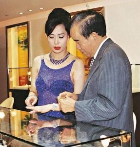 周大福郑裕彤个人简介,周大福郑裕彤接班人