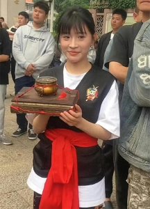 小杨哥爱徒小黄近照曝光,现身老家做净炉手,与之前形象判若两人